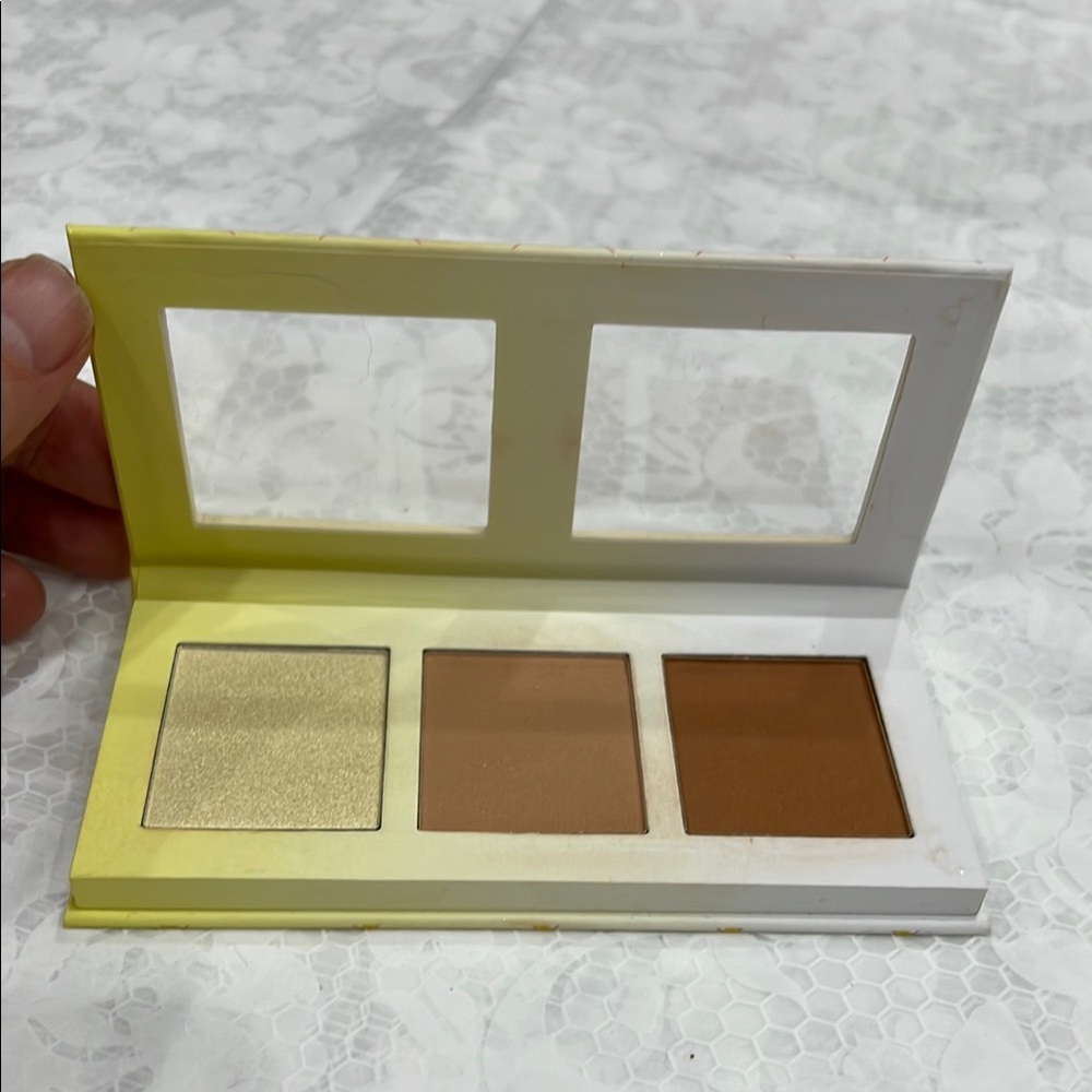 Trio Eyeshadow Palette - Gold and Brown Shades